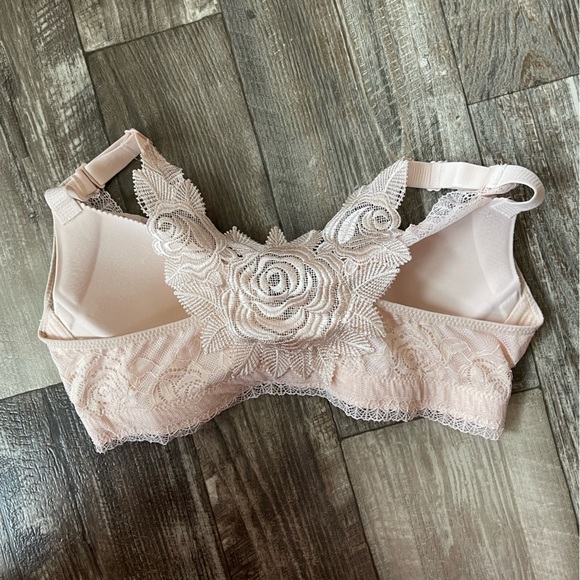 Floral Secrets comfort rose bra, with front closure, push up and wire free. - Picture 2 of 4